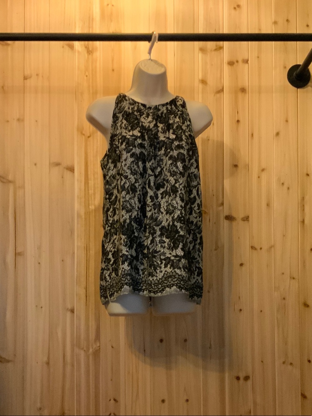 Violet & Claire Black and White Floral Lace-Trim Sleeveless Camisole